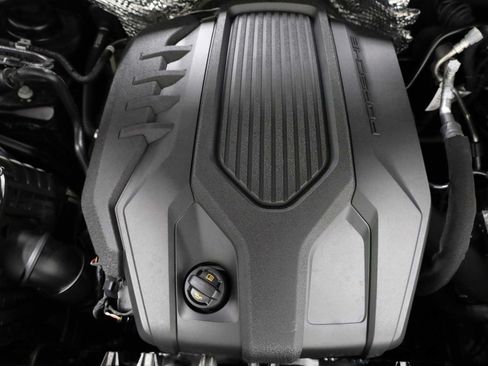 Certified 2024 Porsche Macan AWD/4WD image 42