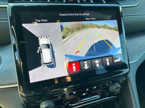 Used 2024 Jeep Grand Cherokee L Limited w/ Luxury Tech Group II image 41