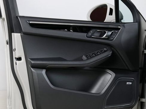 Certified 2026 Porsche Macan AWD/4WD image 28