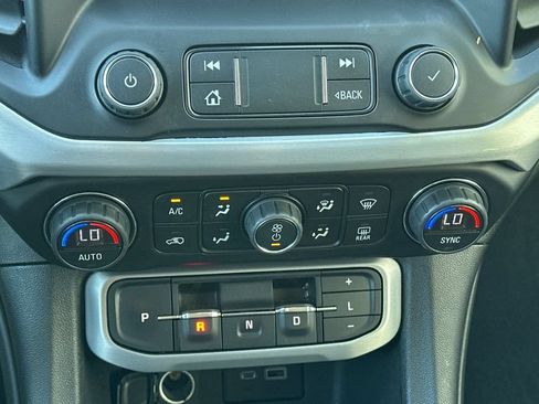 Used 2022 GMC Acadia SLE FWD image 21