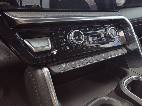 Used 2024 GMC Sierra 2500 Denali w/ Technology Package image 17