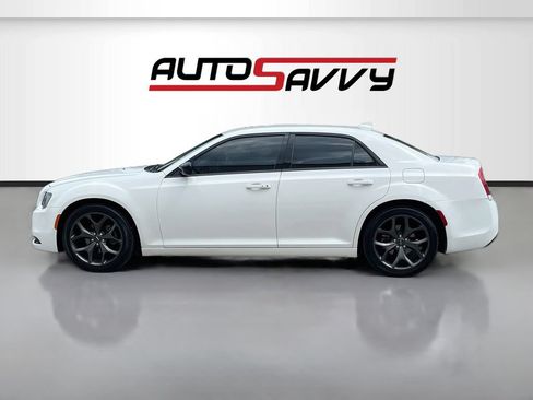 Used 2022 Chrysler 300 Touring w/ Sport Appearance Package RWD image 4
