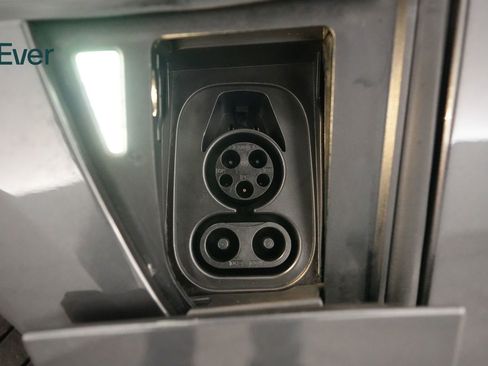 Used 2023 Lucid Air Grand Touring image 10