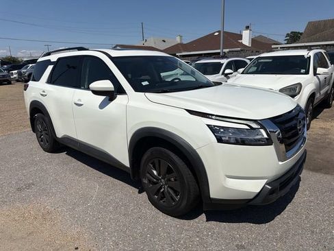 Used 2022 Nissan Pathfinder SV w/ SV Premium Package FWD image 4