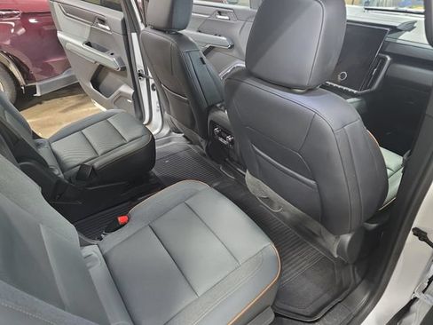 Used 2024 GMC Acadia AT4 w/ Luxury Package AWD/4WD image 15