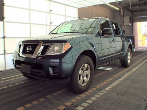 Used 2013 Nissan Frontier SV AWD/4WD image 1