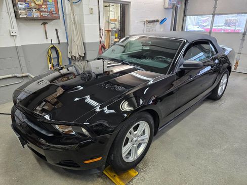 Used 2012 Ford Mustang Convertible image 1