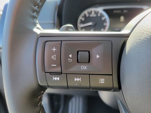 New 2025 Nissan Pathfinder SV w/ SV Premium Package image 17