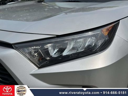 Used 2019 Toyota RAV4 LE w/ Carpet Mat Package AWD/4WD image 12