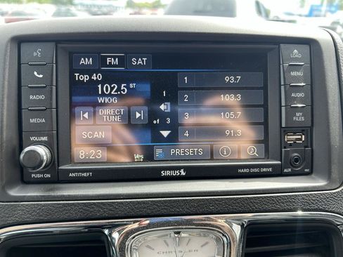 Used 2014 Chrysler Town & Country S FWD image 22