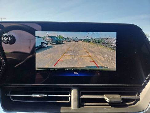 Used 2025 Chevrolet Trax LT FWD image 20