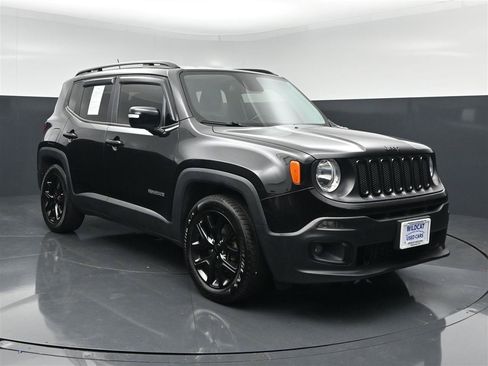 Used 2017 Jeep Renegade Altitude FWD image 3