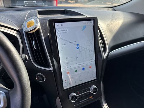 Used 2021 Ford Edge SEL w/ Convenience Package image 9