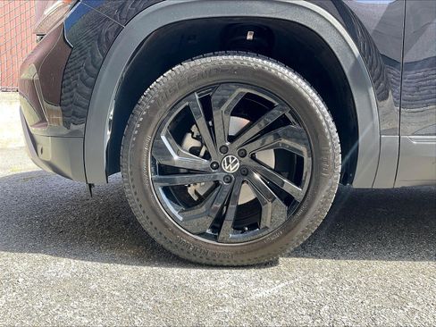Certified 2023 Volkswagen Atlas SE w/ Panoramic Sunroof Package FWD image 8