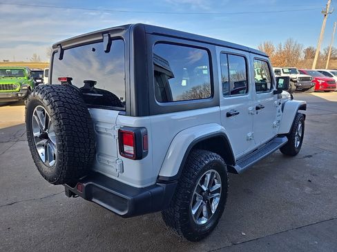 Used 2018 Jeep Wrangler Unlimited Sahara image 11