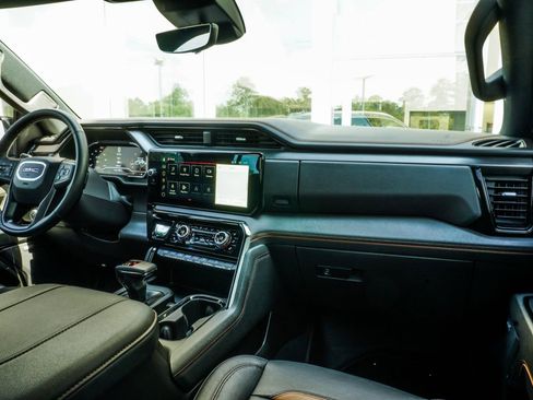 Used 2024 GMC Sierra 1500 AT4 w/ Technology Package AWD/4WD image 19