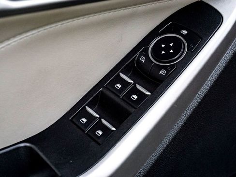 Used 2023 Ford Explorer XLT w/ Equipment Group 202A AWD/4WD image 11