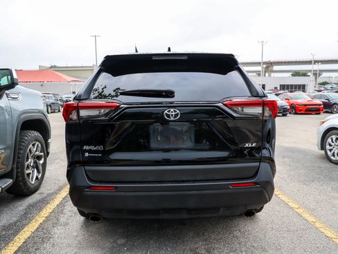 Used 2023 Toyota RAV4 XLE Premium FWD image 9