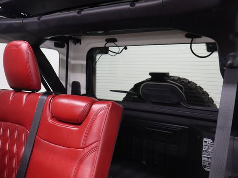 Used 2019 Jeep Wrangler Unlimited Sahara w/ Quick Order Package 24M Moab AWD/4WD image 24