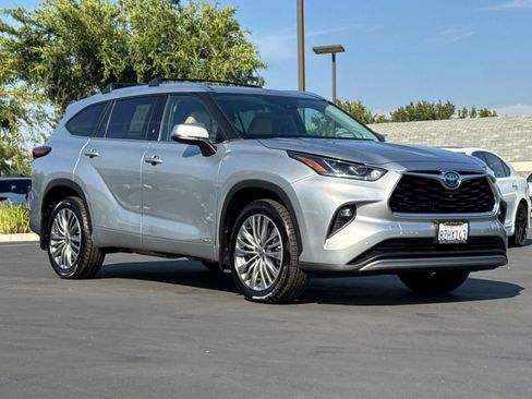 Used 2022 Toyota Highlander Platinum AWD/4WD image 5