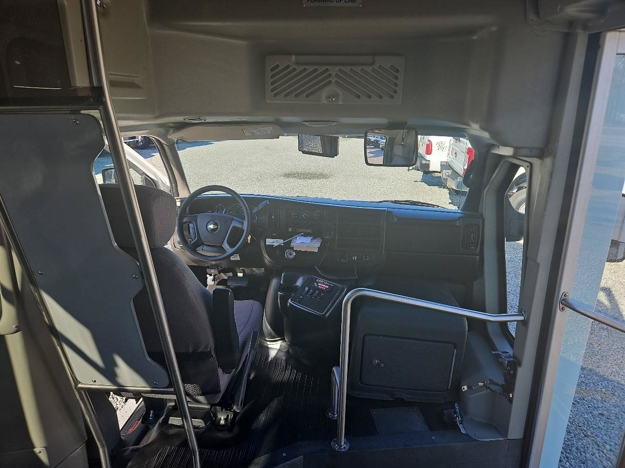 Used 2015 Chevrolet Express 4500 w/ Shuttle Bus Package RWD image 31