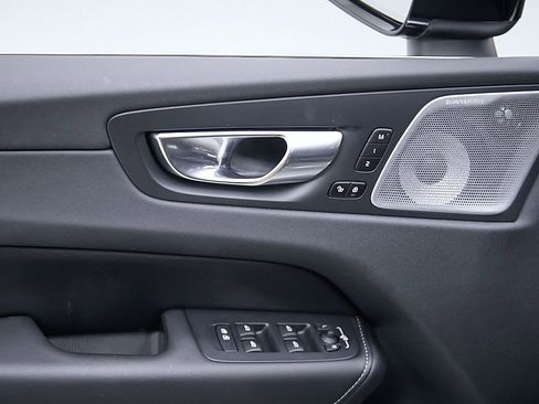 Certified 2023 Volvo XC60 B6 Ultimate w/ Protection Package Premier image 11