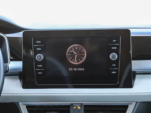 Used 2025 Volkswagen Taos SE FWD image 14