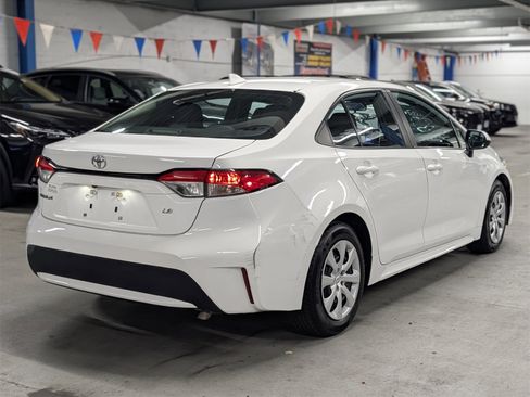 Used 2021 Toyota Corolla LE image 7
