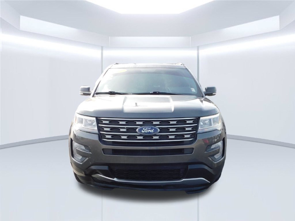 Used 2017 Ford Explorer XLT AWD/4WD image 8