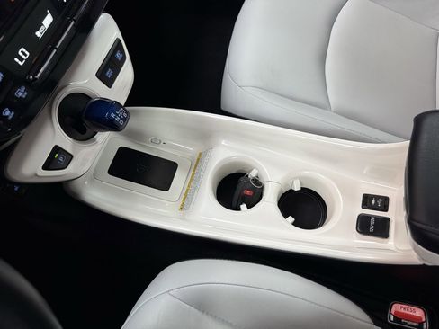 Used 2017 Toyota Prius Four Touring w/ Premium Convenience Package FWD image 21