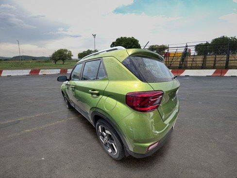 Used 2024 Hyundai Venue SEL FWD image 4