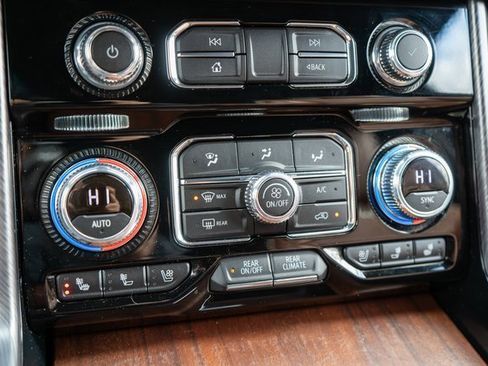 Used 2023 GMC Yukon Denali Ultimate image 24