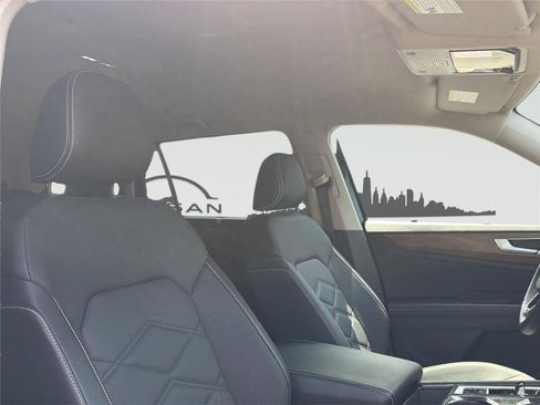 Used 2025 Volkswagen Atlas SE AWD/4WD image 35