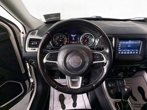 Used 2020 Jeep Compass Latitude w/ Cold Weather Group AWD/4WD image 11
