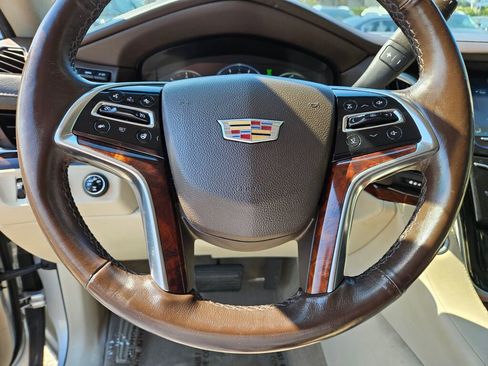 Used 2015 Cadillac Escalade Luxury image 2