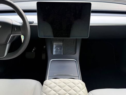 Used 2023 Tesla Model Y Long Range AWD/4WD image 18