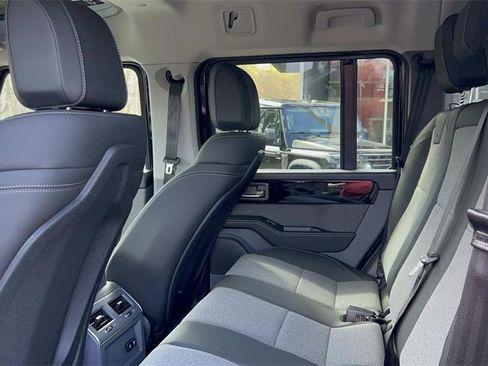 Used 2025 INEOS Grenadier image 12