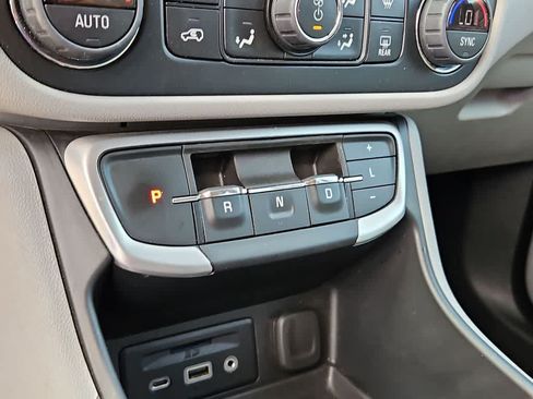 Used 2024 GMC Terrain SLT AWD/4WD image 21