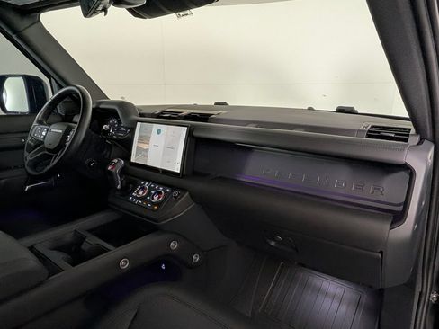 Used 2025 Land Rover Defender 110 X-Dynamic SE AWD/4WD image 18