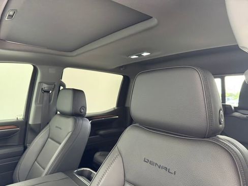 Used 2025 GMC Sierra 1500 Denali w/ Denali Reserve Package AWD/4WD image 5