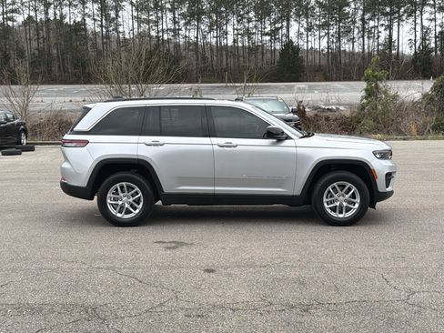 New 2025 Jeep Grand Cherokee Laredo X image 2