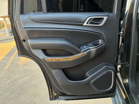 Used 2016 GMC Yukon Denali RWD image 41