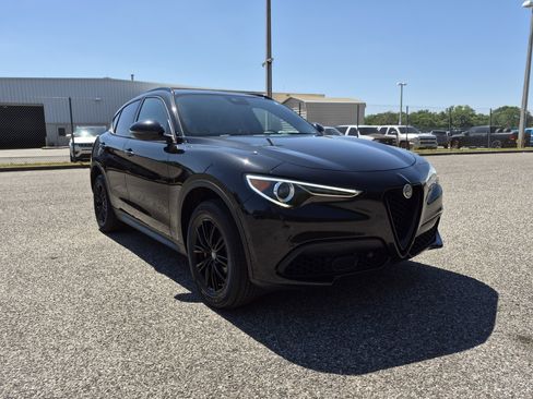 Used 2022 Alfa Romeo Stelvio Sprint RWD image 1