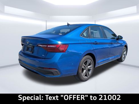 Used 2024 Volkswagen Jetta SE image 2