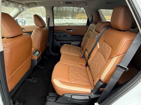 New 2026 Nissan Pathfinder Platinum AWD/4WD image 13