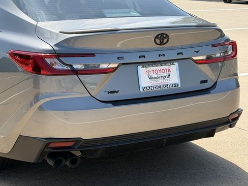 Used 2025 Toyota Camry SE w/ Convenience Package FWD image 6