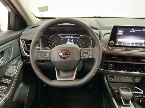 Used 2025 Nissan Rogue SV w/ Rock Creek Premium Package image 4