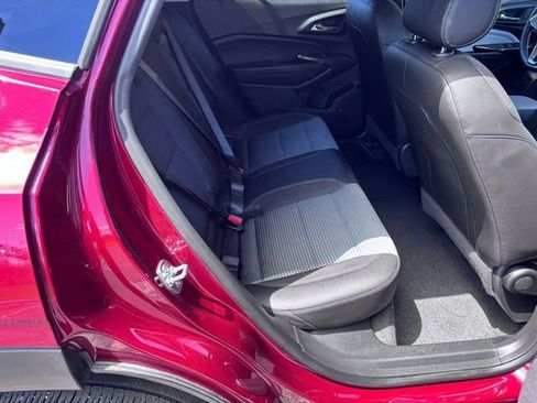 Used 2025 Chevrolet Trax LT w/ LT Convenience Package FWD image 29