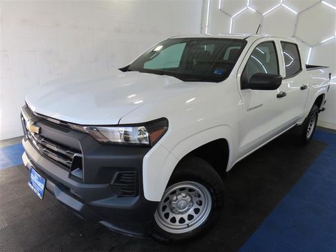 Used 2024 Chevrolet Colorado W/T image 4