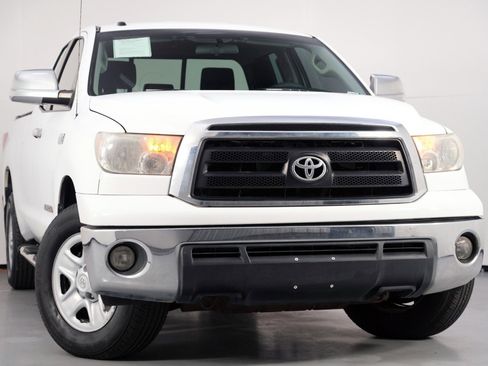 Used 2010 Toyota Tundra w/ SR5 Package image 2